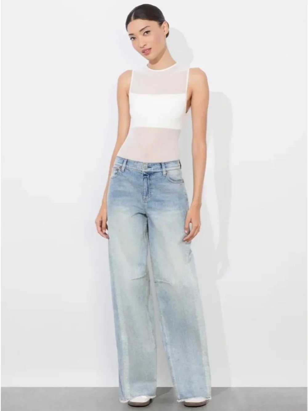 Alice + Olivia Driggs Sierra Light Blue Baloon Jeans 25 - Picture 2 of 11